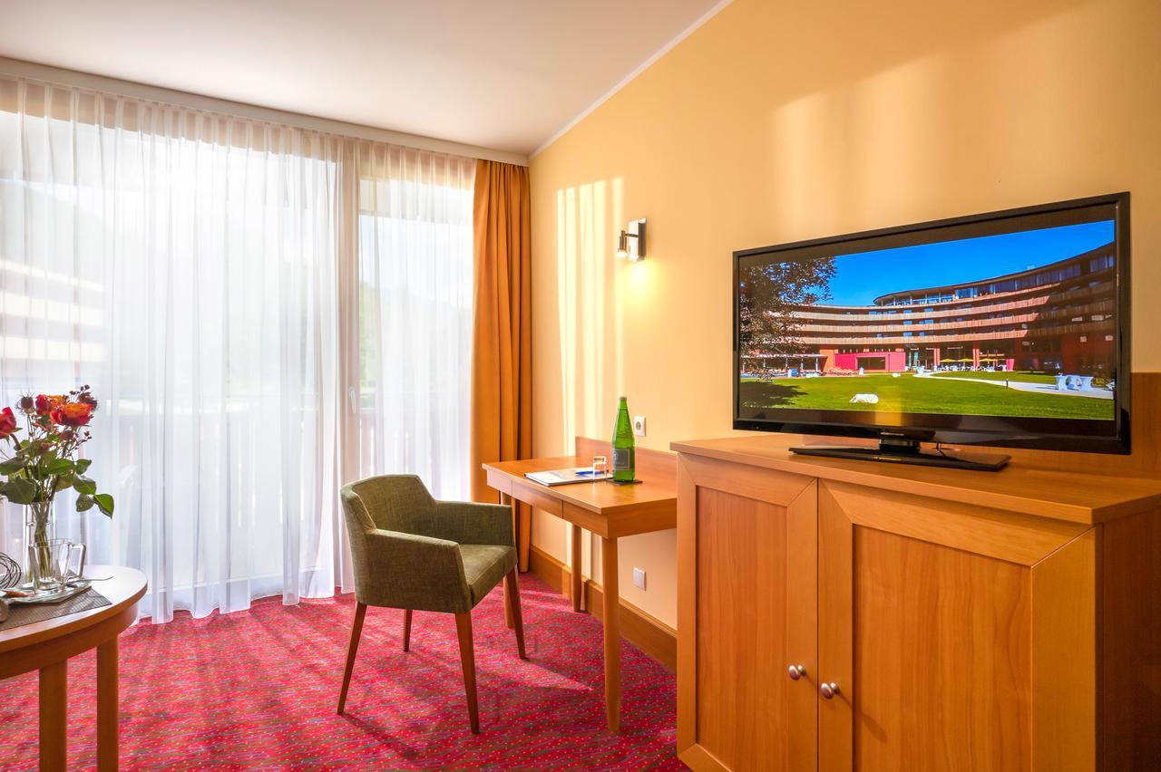Vivea Gesundheitshotel Bad Goisern Бад Гоисерн Экстерьер фото